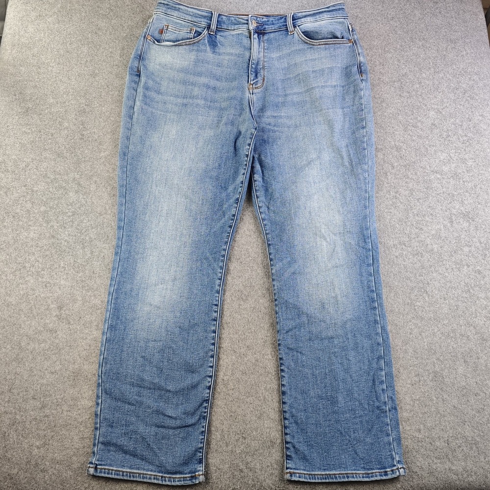 Judy Blue Jeans Women's 20W Straight Fit Medium Wash High Rise Stretch
